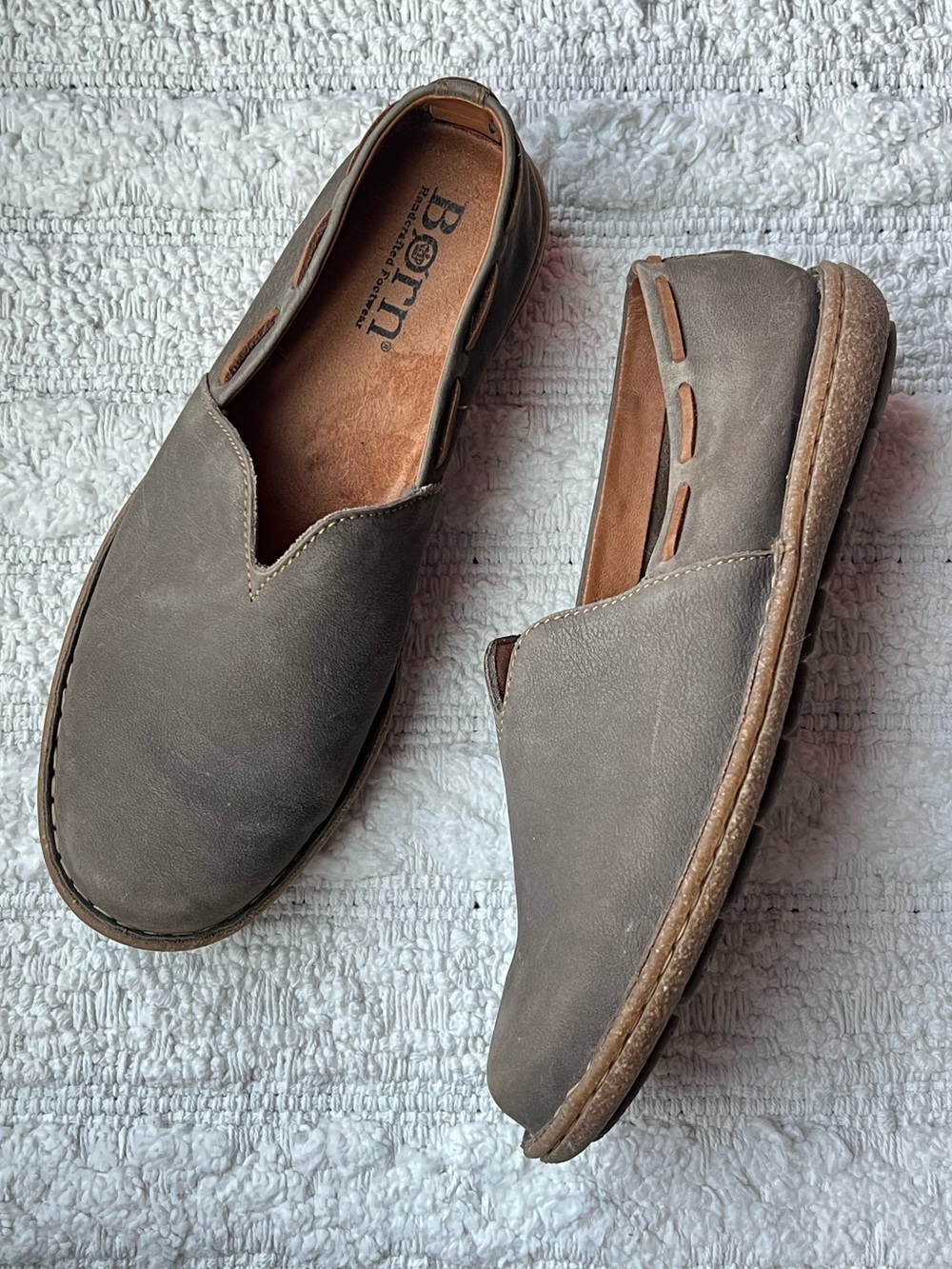 Born Leather Slip On Loafer Driver Moccasin Flat Taupe 9 EXCELLENT CONDITION